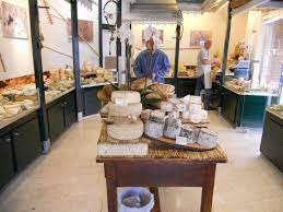 
Un petit tour dans le fromagerie Xavier à Toulouse, un bel exemple de commerce de proximité à la française, près du marché Victor Hugo