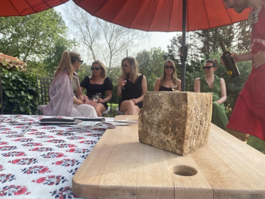 atelier de dégustation de fromages et vins en extérieur - animation culinaire toulouse