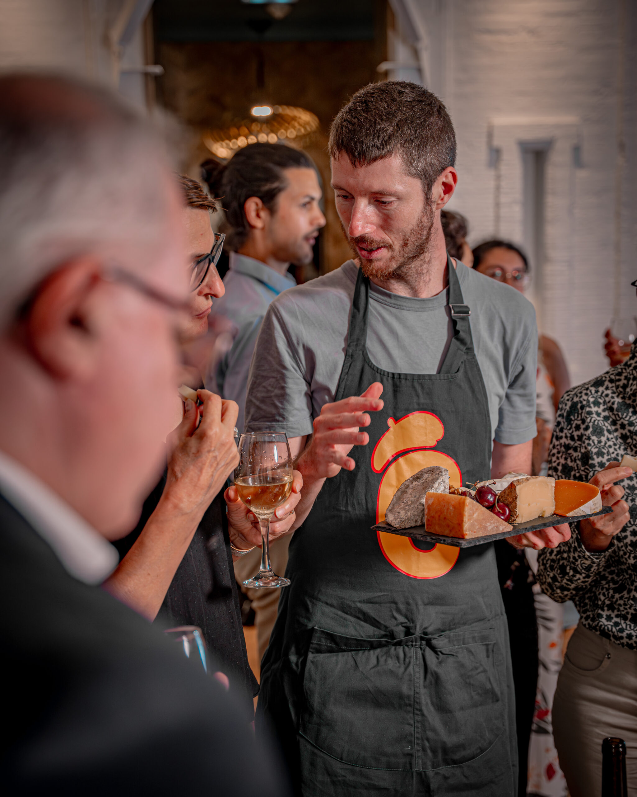 Nathan lors d'une dégustation de fromage toulouse